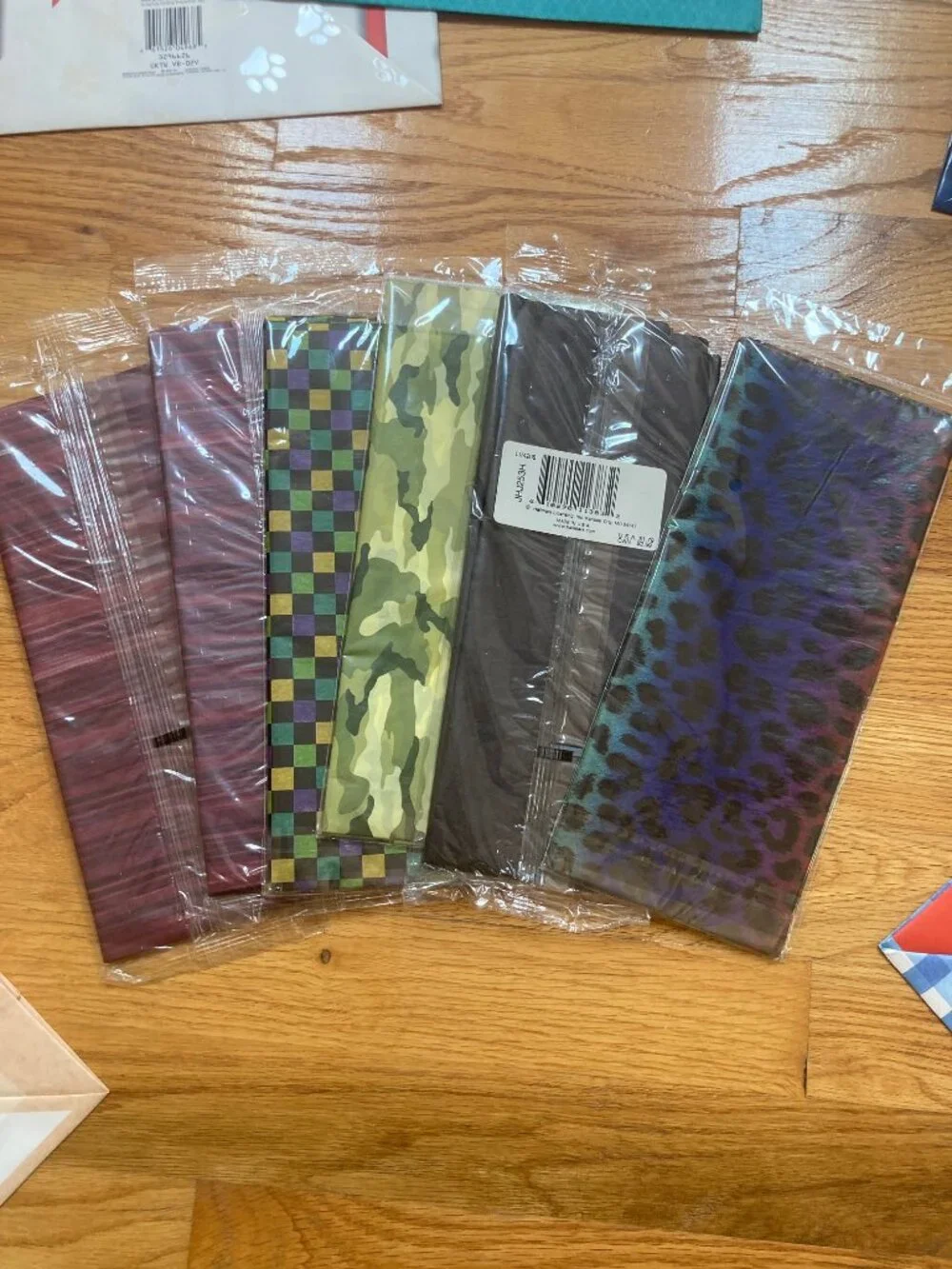 12 Gift Bags & 6 Packs of Tissue Paper